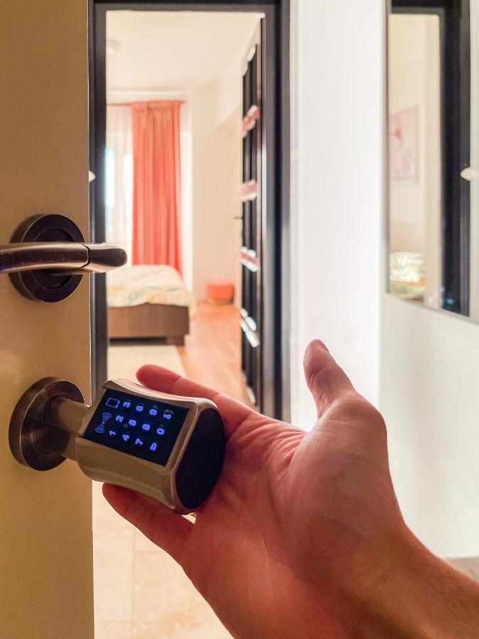 Uniquemoments Airport Apartment & Secure Parking & Airport Shuttle Iasi Exterior foto